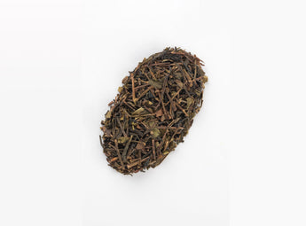  Close-up of premium Phoenix Oolong tea leaves, showcasing the distinctive texture and quality of the loose leaf ingredients for a refined brew.